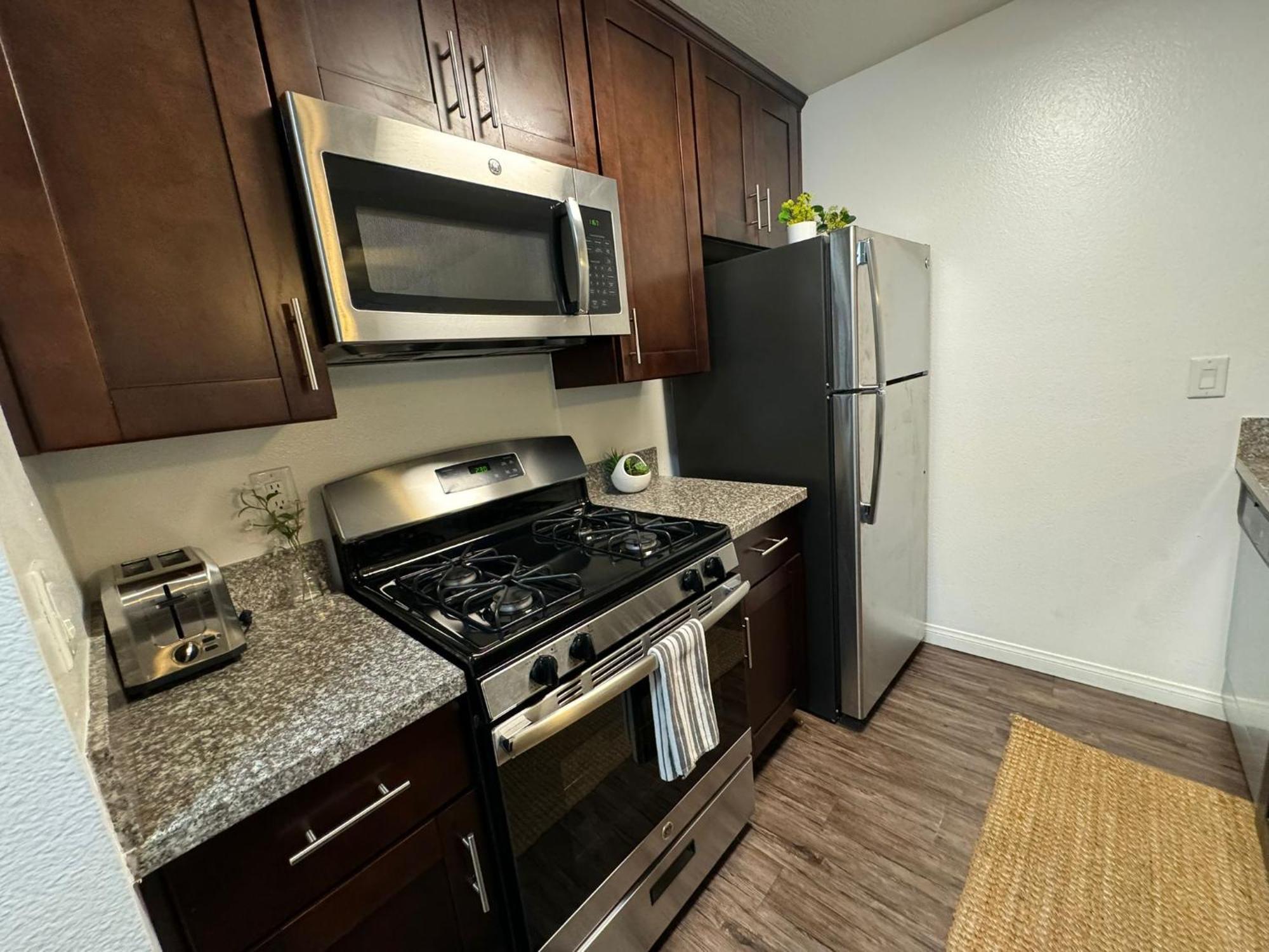 Incredible Two Bedroom Hollywood Apartments Free Parking Los Angeles Exterior photo