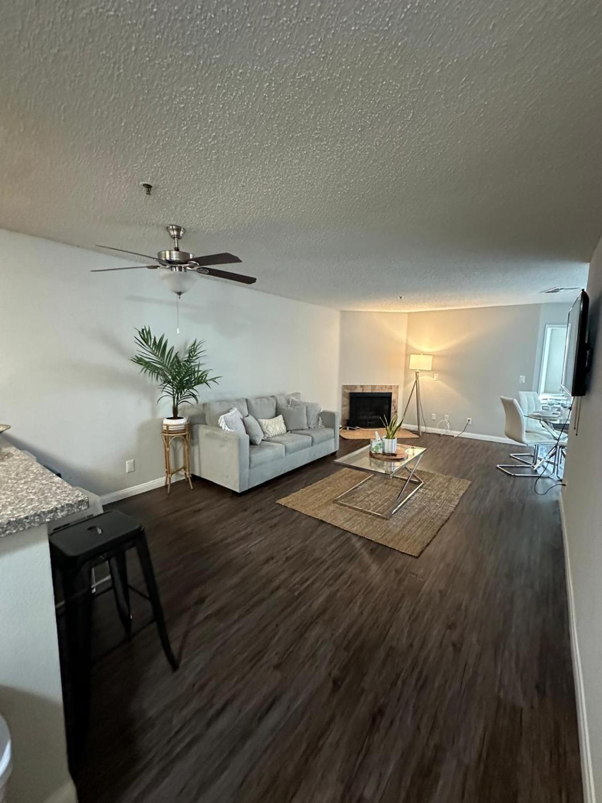 Incredible Two Bedroom Hollywood Apartments Free Parking Los Angeles Exterior photo