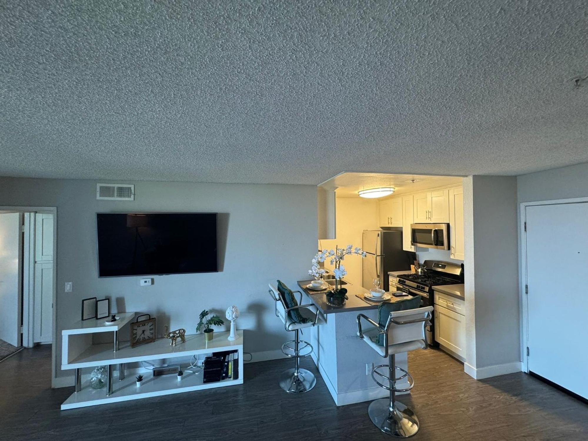 Incredible Two Bedroom Hollywood Apartments Free Parking Los Angeles Exterior photo