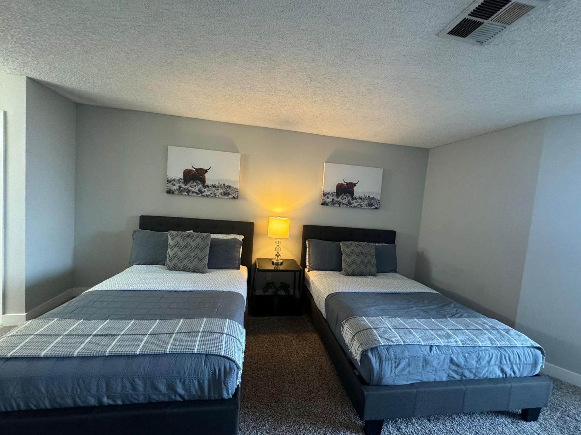 Incredible Two Bedroom Hollywood Apartments Free Parking Los Angeles Exterior photo