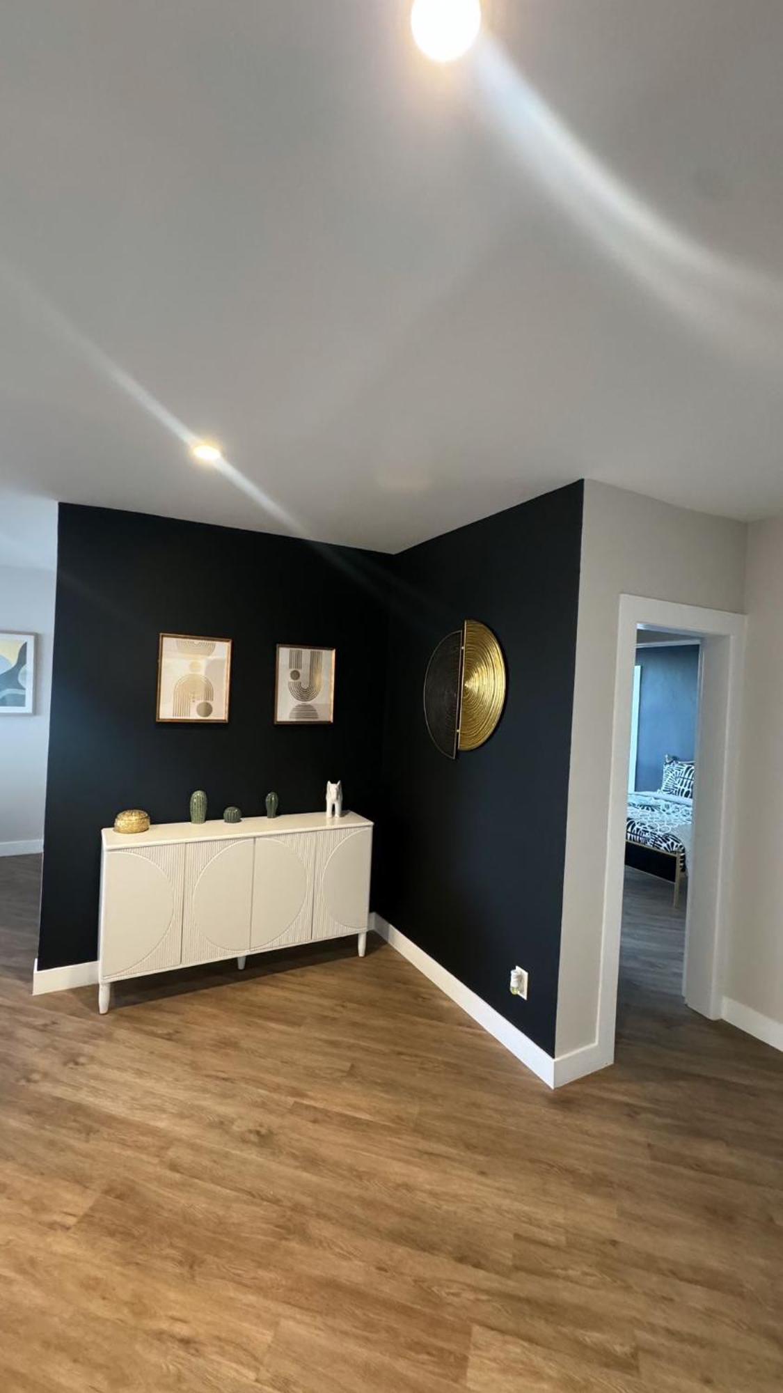Incredible Two Bedroom Hollywood Apartments Free Parking Los Angeles Exterior photo